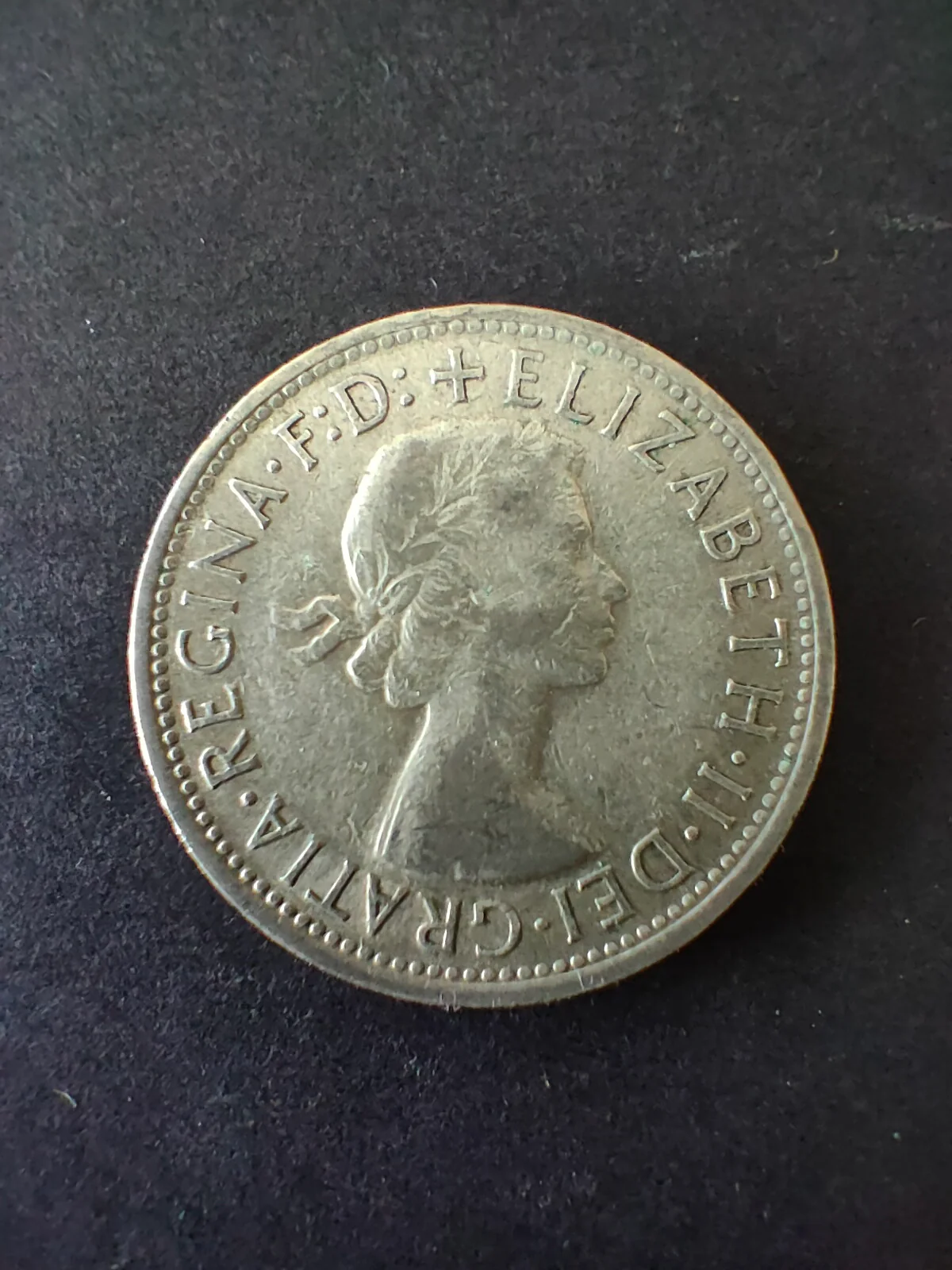 Australia 1957 2/- Florin Silver Coin Very Fine Condition - Image 2