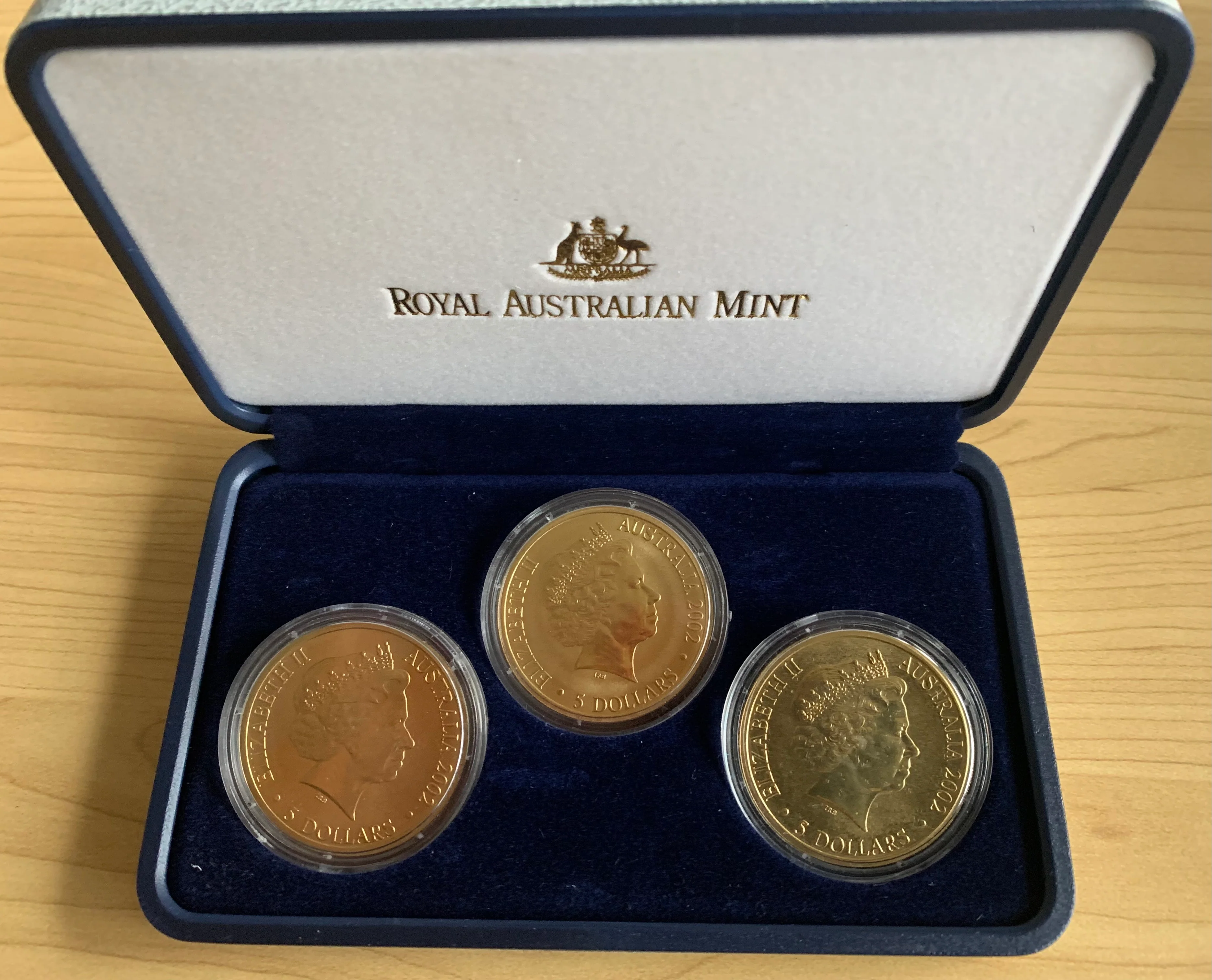 2002 Royal Australian Mint $5 Manchester Commonwealth Games 3 Coin Set - Image 2