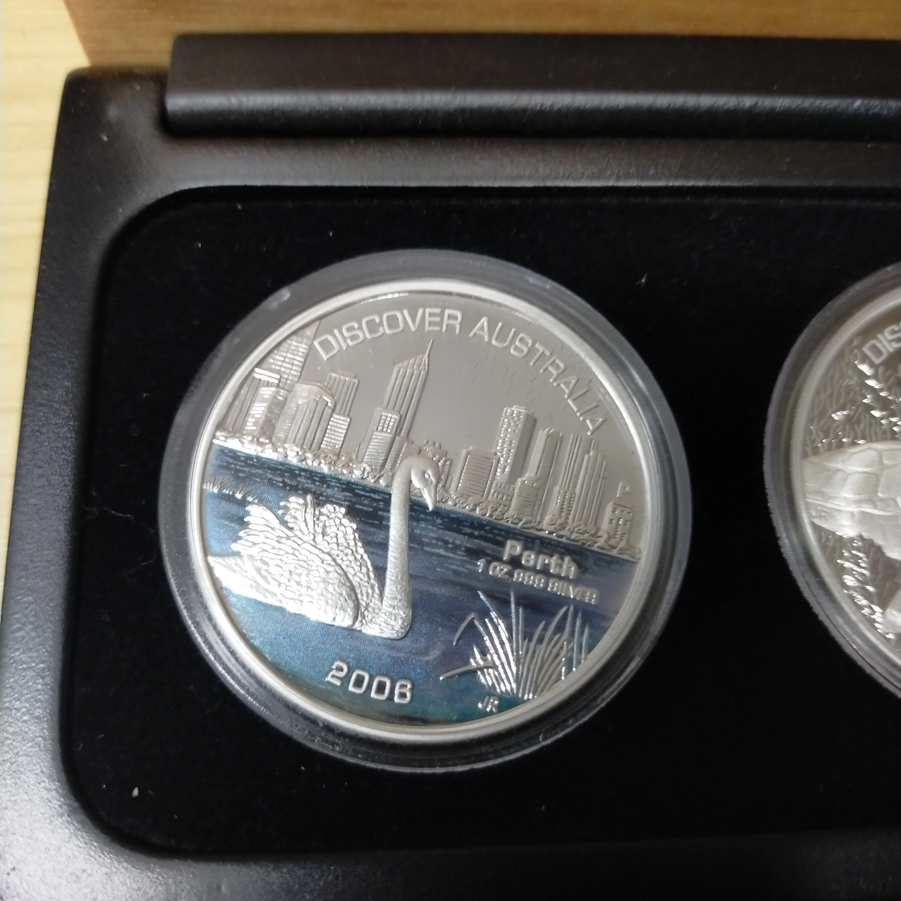 Australia 2006 Perth Mint $1 Discover Australia set of 5 x 1oz .999 Coloured Silver Coins In A beautiful Set - Image 3