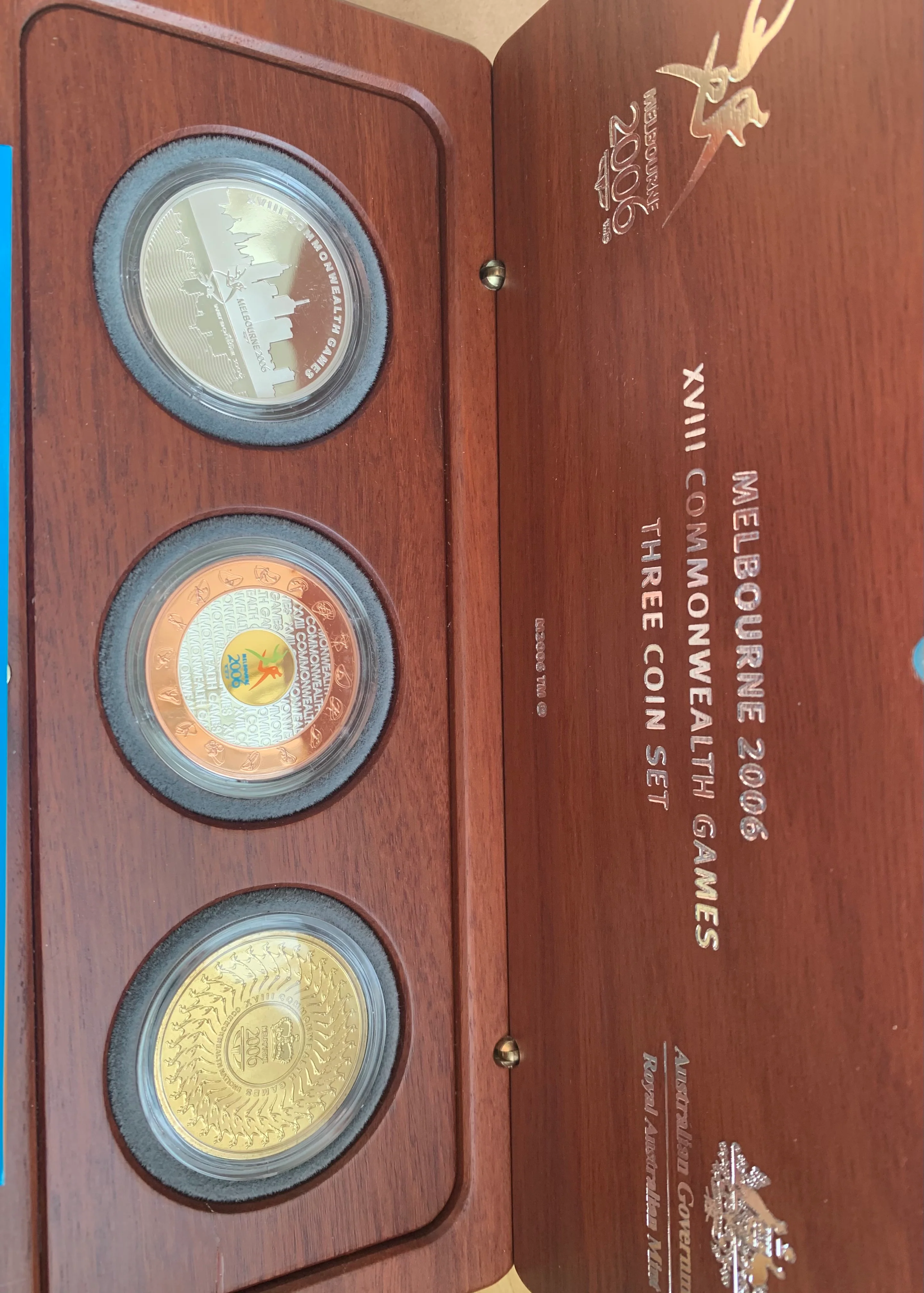 Australia 2006 Royal Australian Mint $5 Melbourne Commonwealth Games 3 Coin set with $50 Tri-Colour coin. - Image 2