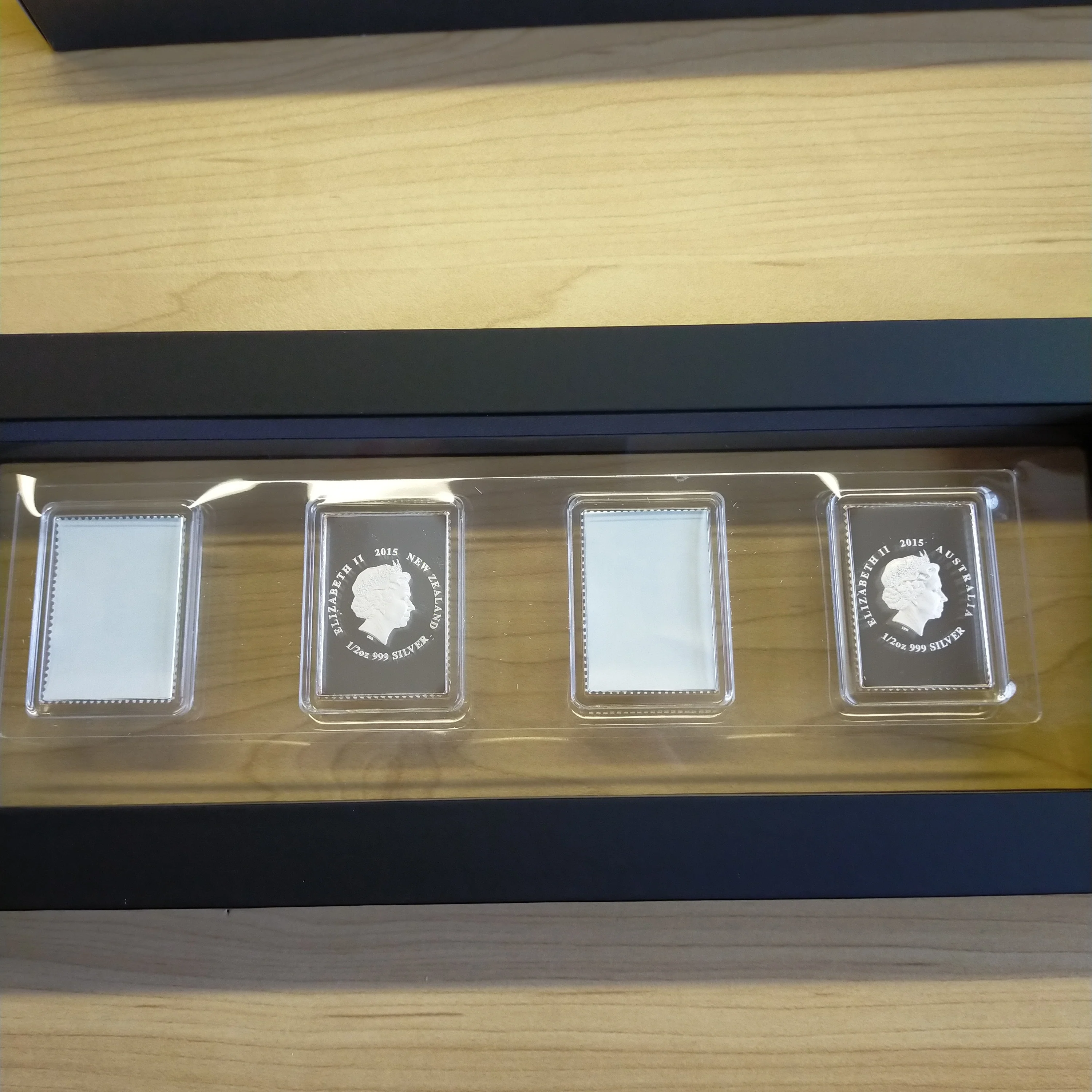 Australia New Zealand 2015 Perth Mint Reserve Bank of New Zealand ANZAC 1oz .999 Silver Proof Coins and Proof Stamps Set - Image 3