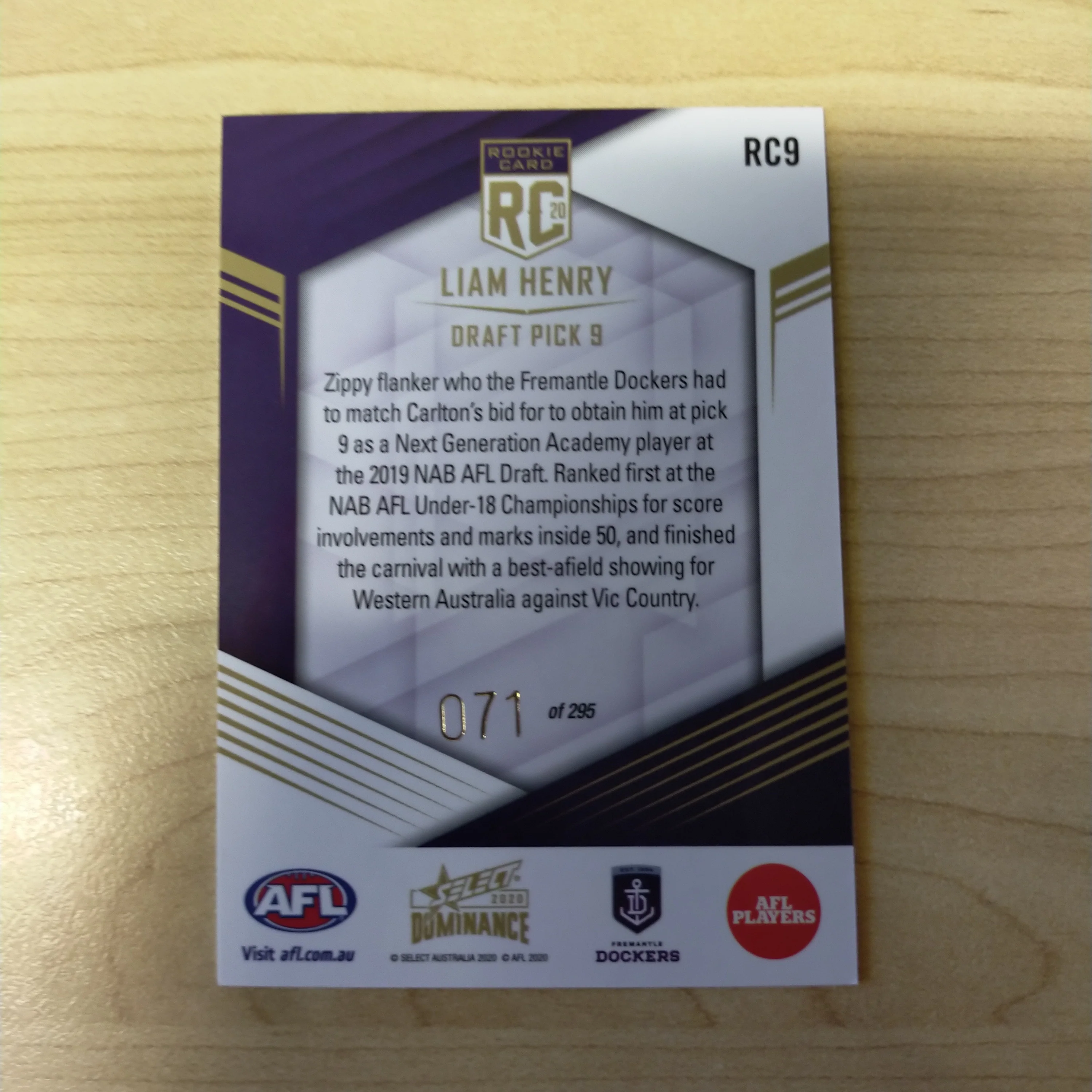 2020 AFL Select Dominance Liam Henry Fremantle Rookie Card RC9 No. 071/295 - Image 2