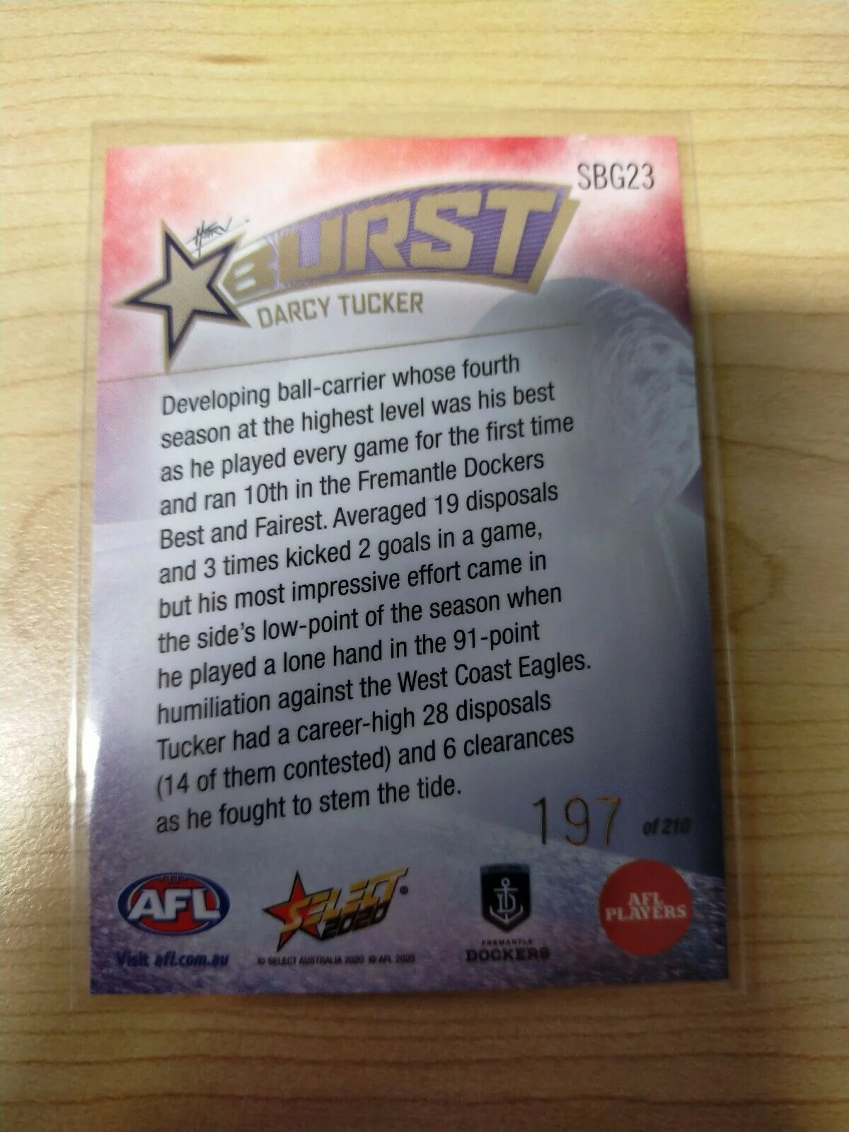 2020 Select Footy Stars Galactic Starburst Fremantle Darcy Tucker No.197/210 - Image 2