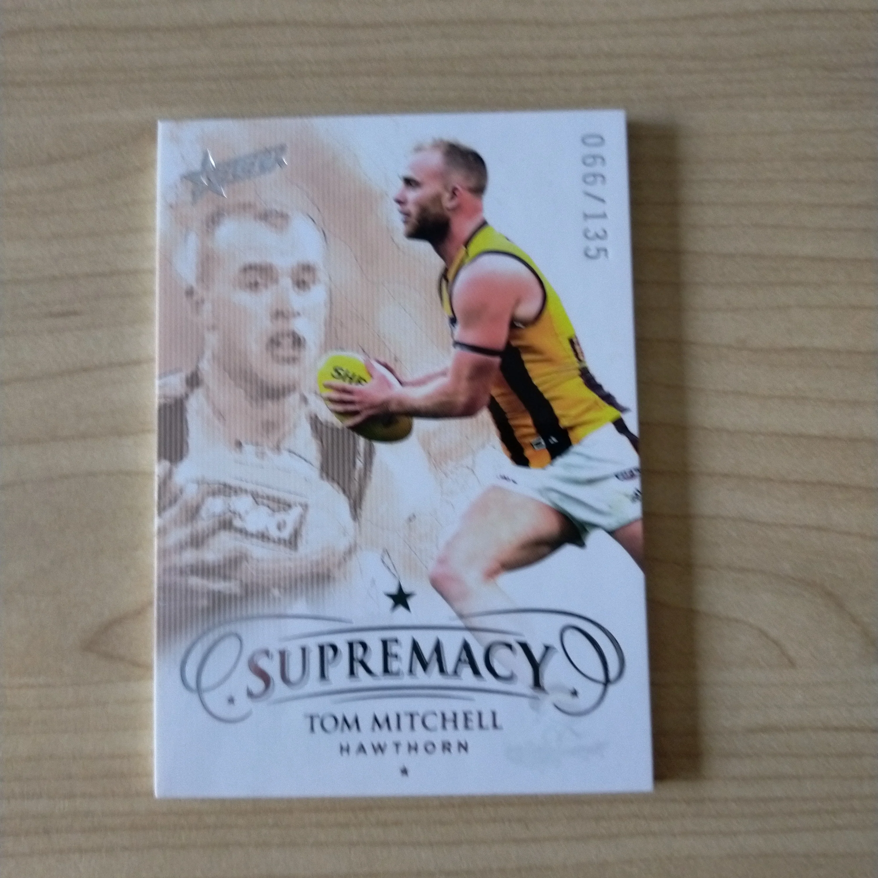 2021 Select Supremacy Gold and Silver Base Card Tom Mitchell Hawthorn - Image 2