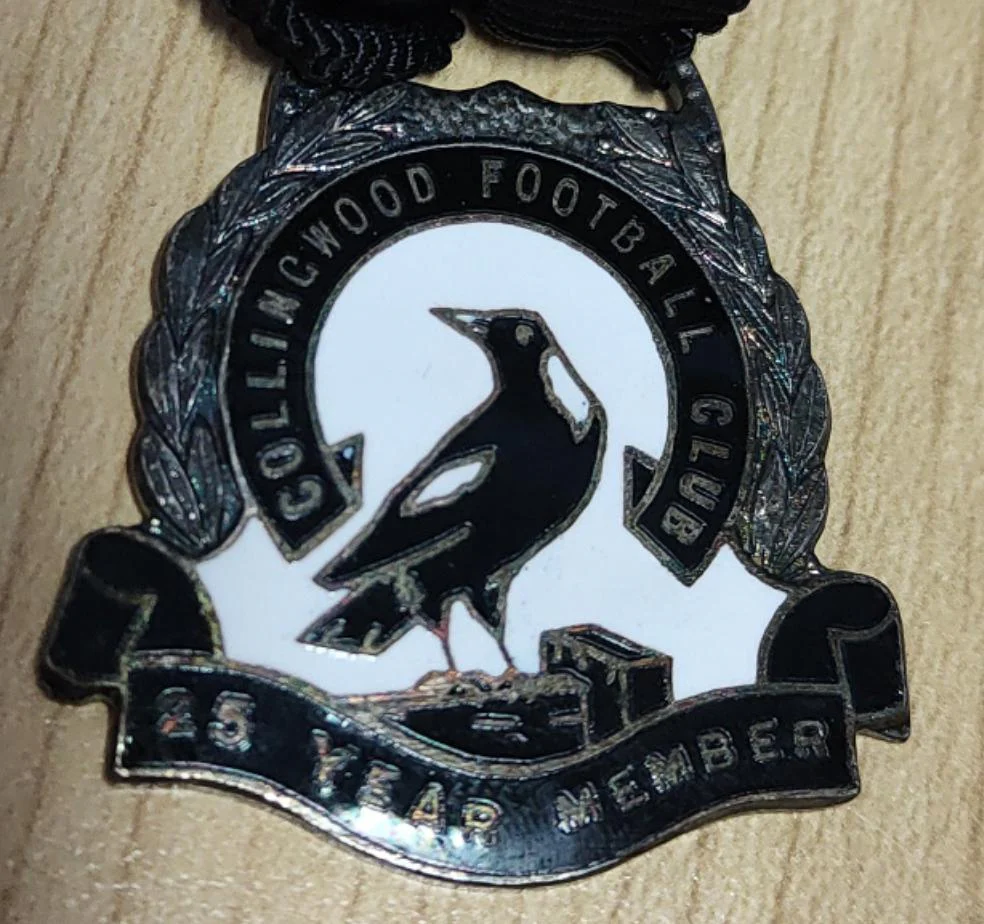 Collingwood Football Club 25 Year Member Medal B F Dawson - Image 2